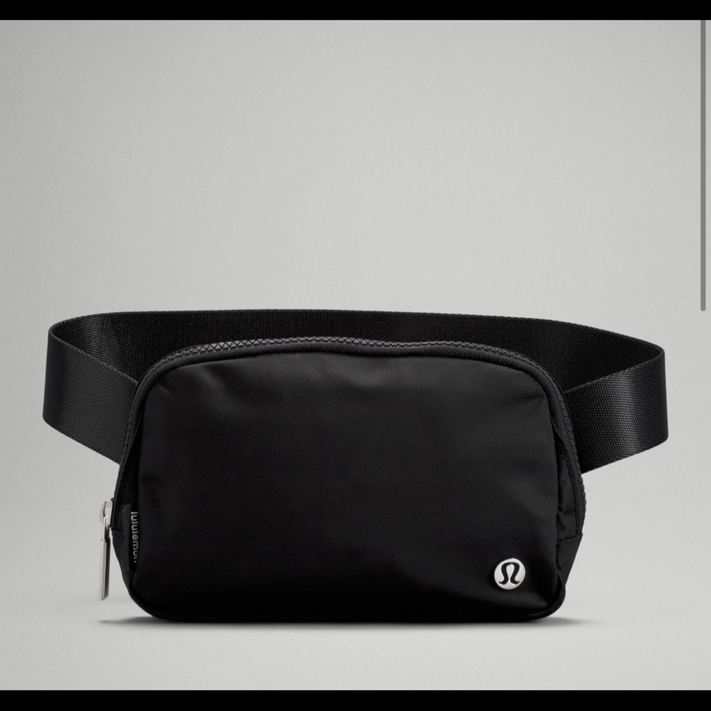 Lululemon everywhere belt bag black